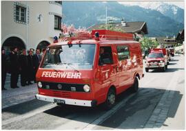 Feuerwehr Autos bei der Parade am 1. Mai 2000