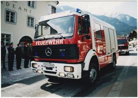 Feuerwehrautos bei der Parade am 1. Mai 2000