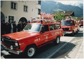 Feuerwehr Autos bei der Parade am 1. Mai 2000