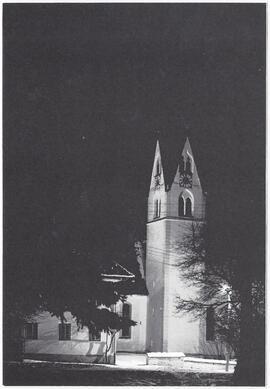 Pfarrkirche und Widum bei Nacht