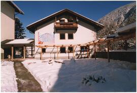 411 Turnhalle Schule Neuschnee im Feber 2003