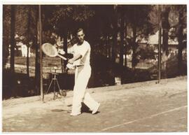 Märkl Franz (Tennislehrer) bei der Arbeit