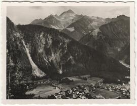Blick nach Mayrhofen gegen Ahornspitze