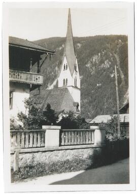 Pfarrkirche Mayrhofen von der Hauptstraße