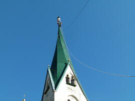 Kreuzaufsteckung - Ende Kirchenrenovierung