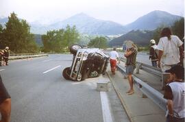PKW Unfall A12, Ausfahrt Zirl Ost, Fahrzeug geschleudert und überschlagen
