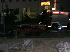 PKW Unfall im Areal Krankenhaus Hochzirl