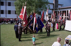 Fahnenweihe und Segnung des Kommandofahrzeuges 1993 06 06 fahnenw-21