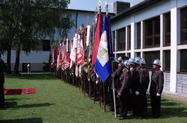 Fahnenweihe und Segnung des Kommandofahrzeuges 1993 06 06 fahnenw-23