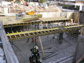 Seiltechnikübung auf der Baustelle des sZenzis/2006 04