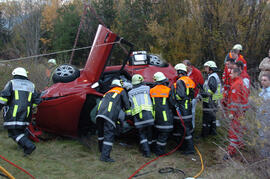 PKW Unfall A12, KM 89, Auto über Böschung, Bergung