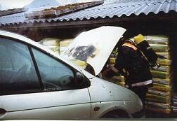 PKW Brand bei der Gärtnerei Holer - 19.4.2000