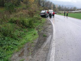 PKW Unfall, B171, KM 87,6, PKW geschleudert, am Dach liegen geblieben, 2 Verletzte