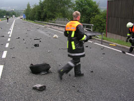 PKW Unfall B177, KM 1,2, PKW stoßt mit LKW der Fa