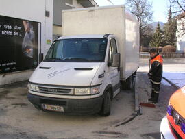 Dieselaustritt aus LKW - Tank aufgerissen, Bahnhofstraße