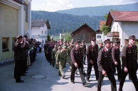 Fahnenweihe und Segnung des Kommandofahrzeuges 1993 06 06 fahnenw-29