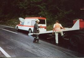 Fahrzeugbrand auf B177, KM 2,8, Motorbrand, Rettungsfahrzeug Garmisch-Partenkirchen