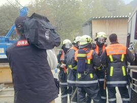 Brand Bäckerei M-Preis Zentrale Völs, Hilfeleistung, Dachluke geöffnet, Innenangriff