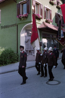 Fahnenweihe und Segnung des Kommandofahrzeuges 1993 06 06 fahnenw-33