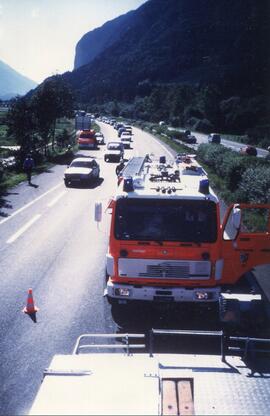 PKW Unfall A12, gegen Mittelleitschiene, Aufräumarbeiten