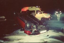 PKW Unfall A12, KM 85,3, PKW gegen Mittelleitschiene, 1 Person unter Leitschiene eingeklemmt