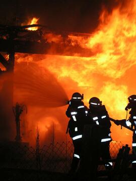 Brand eines Geräteschuppens und Flugdach, Goaserweg