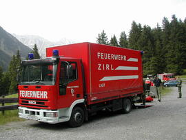 Waldbrand in Gries i. Sellrain, Hilfeleistung, Transport v. Flugeinsatzmaterial