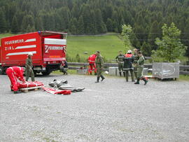 Waldbrand in Gries i. Sellrain, Hilfeleistung, Transport v. Flugeinsatzmaterial