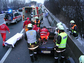 PKW Unfall A12, KM 92,5, Zusammensto0 von 3 Autos, im Staubereich dann ein weiterer Auffahrunfall