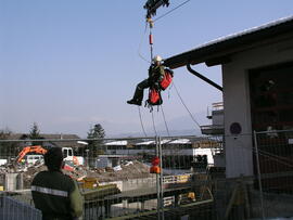 Seiltechnikübung auf der Baustelle des sZenzis/2006 04