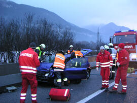 PKW Unfall A12, KM 92,5, Zusammensto0 von 3 Autos, im Staubereich dann ein weiterer Auffahrunfall