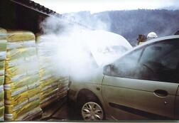 PKW Brand bei der Gärtnerei Holer - 19.4.2000