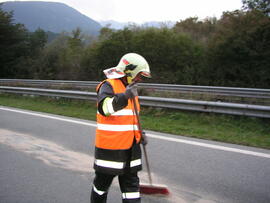 Ölspur auf A12, KM 90,3, Ausfahrt Zirl West