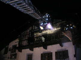 Wohnhausbrand Mühlgasse 18, Dachstuhl, Balkon und Fasade