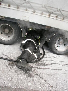 LKW mit überhitzten Bremsen, B177