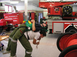 Seiltechnikübung im Feuerwehrhaus/2008 08 23