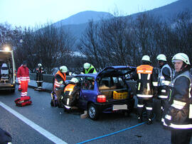 PKW Unfall A12, KM 92,5, Zusammensto0 von 3 Autos, im Staubereich dann ein weiterer Auffahrunfall