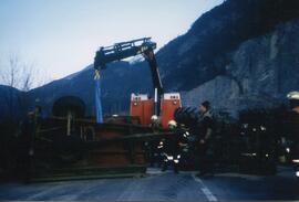 Traktorunfall B177 Kreuzung L11, Bergung von Traktor und Anhänger