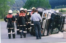 PKW Unfall A12, Ausfahrt Zirl Ost, Fahrzeug geschleudert und überschlagen