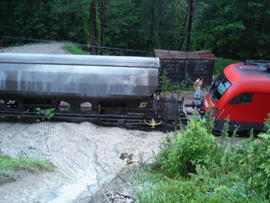 Personenrettung aus Mittenwaldbahn in Seefeld, ÖBB KM 25,5 - Geleise vermurt