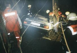 PKW Unfall, A12, KM  89,5, über Böschung und gegen Baum, 1 Toter