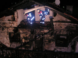 Wohnhausbrand Mühlgasse 18, Dachstuhl, Balkon und Fasade