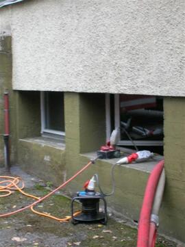 Pumparbeiten bei Firma VOG, Wassereintritt im Keller