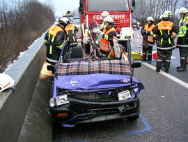 PKW Unfall A12, KM 92,5, Zusammensto0 von 3 Autos, im Staubereich dann ein weiterer Auffahrunfall