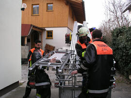 20080109 - RK-weinbergw-2Hilfeleistung für die Rettung, Personenbergung mit DL, Weinbergweg