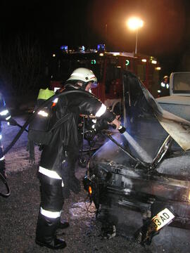 PKW Brand, Weinbergweg, Nachlöscharbeiten