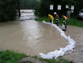 Hochwasser nach schweren Regenfällen in verschiedenen Ortsteilen von Zirl