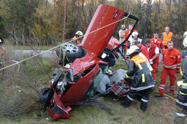 PKW Unfall A12, KM 89, Auto über Böschung, Bergung