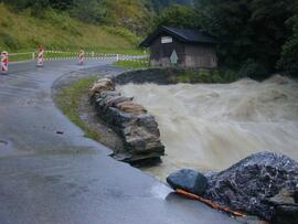 Hochwasser nach schweren Regenfällen in verschiedenen Ortsteilen von Zirl