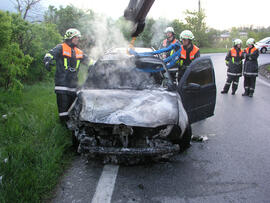 PKW Brand A12, KM 94,8, nach Kollision mit Baum, Höhe Rosenberger